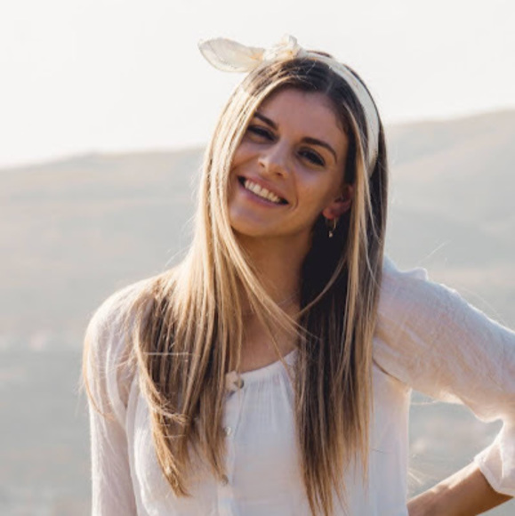 Meet your Posher, Alyssa - Picture 1 of 1